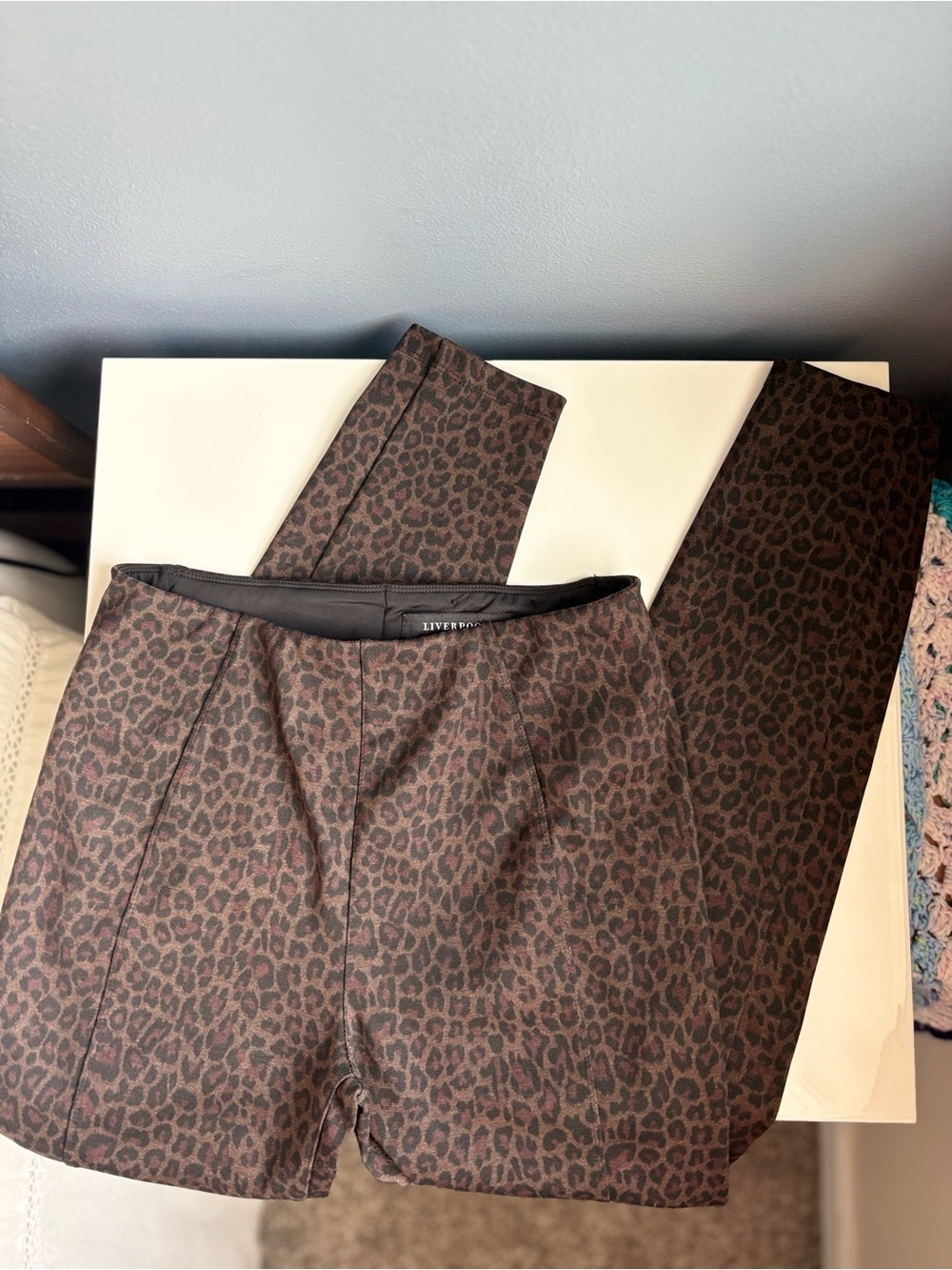 Liverpool Leopard Print Pull-On Mid-Rise Ankle Pants Leggings Stretchy